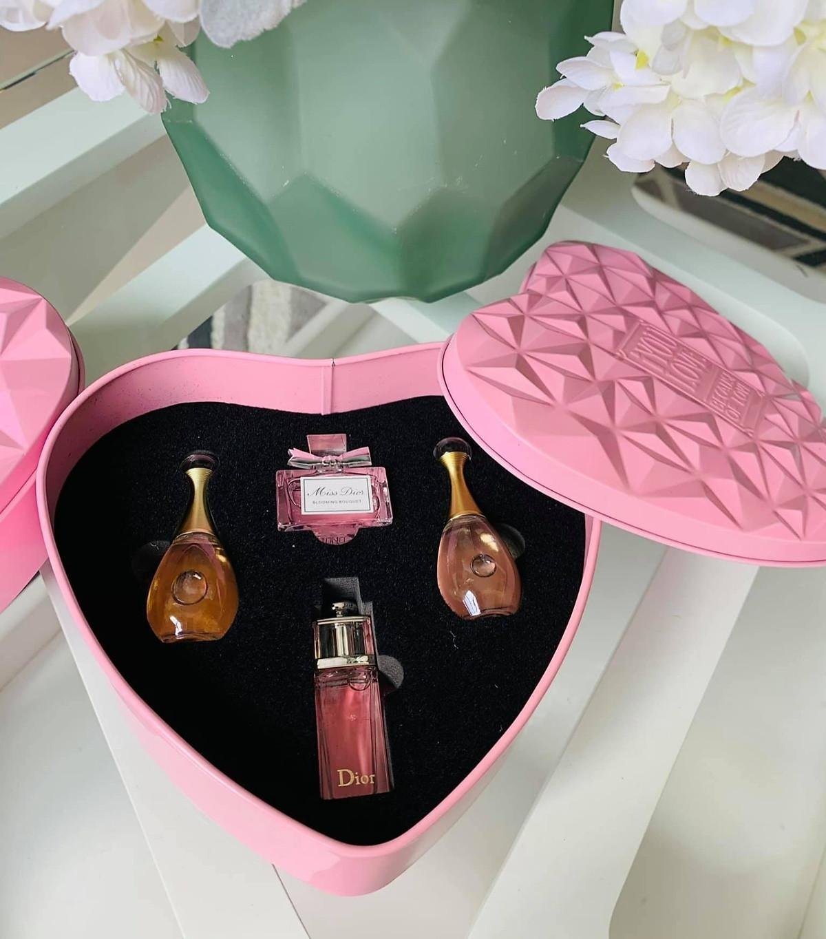 Set nước hoa Dior mini 4 chai 5ml hộp trái tim